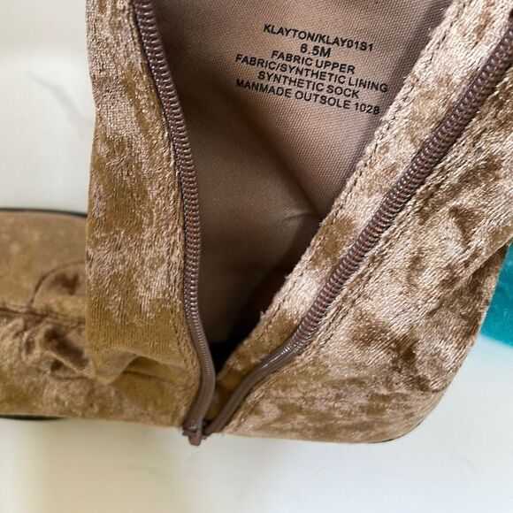 NEW WITHOUT TAGS STEVE MADDEN KLAYTON PLATFORM BOOTIES IN BROWN CRUSHED VELVET - Picture 11 of 11